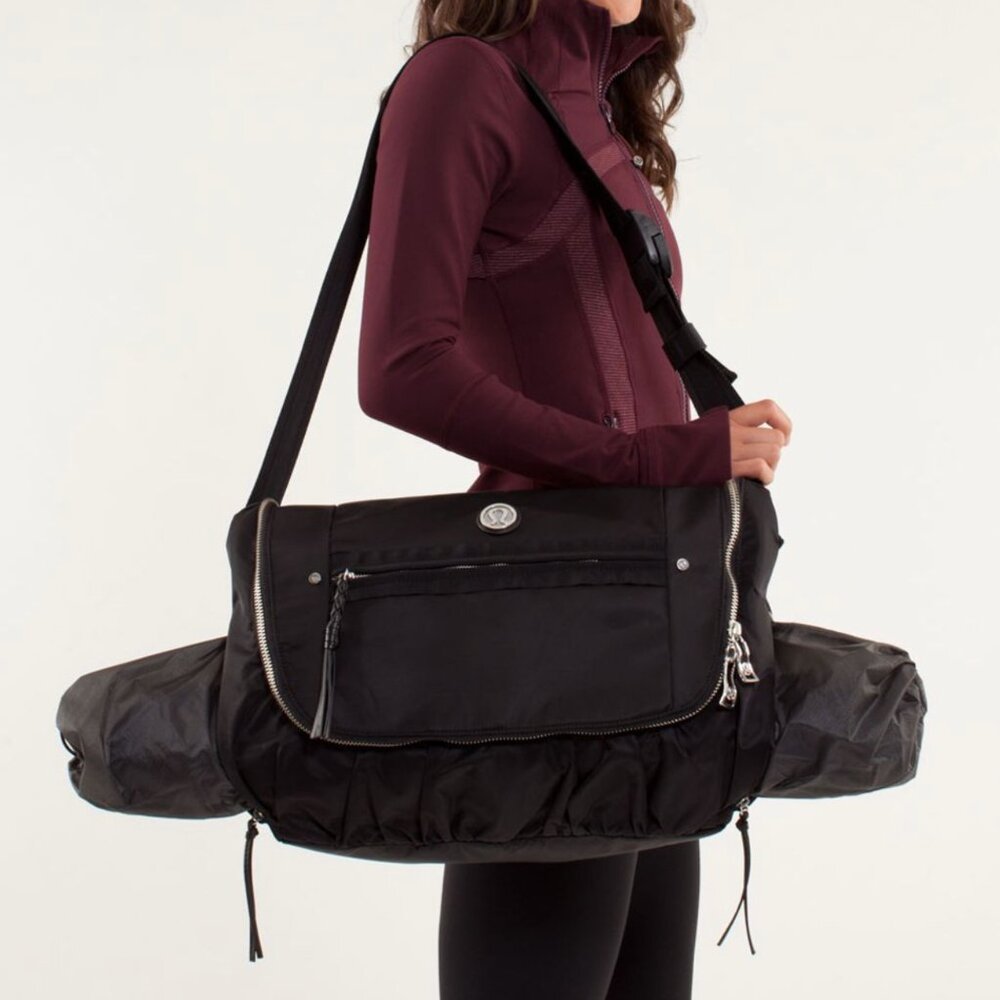 Lululemon Yoga Moto Messenger Bag Black | Laptop Gym Commuter Crossbody